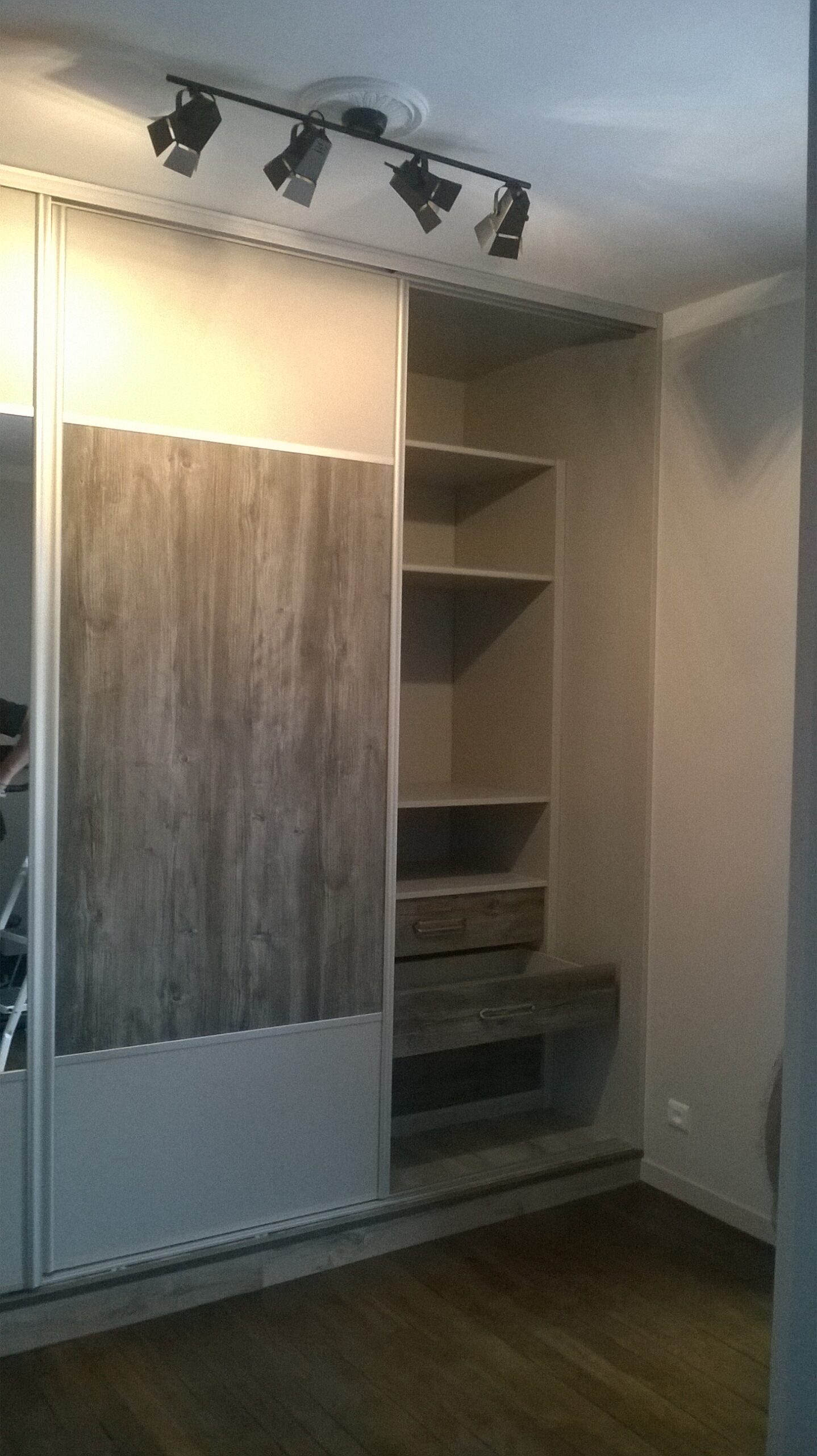 dressing sur mesure avec portes coulissantes