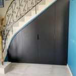Optimisation espace avec placards sous un escalier